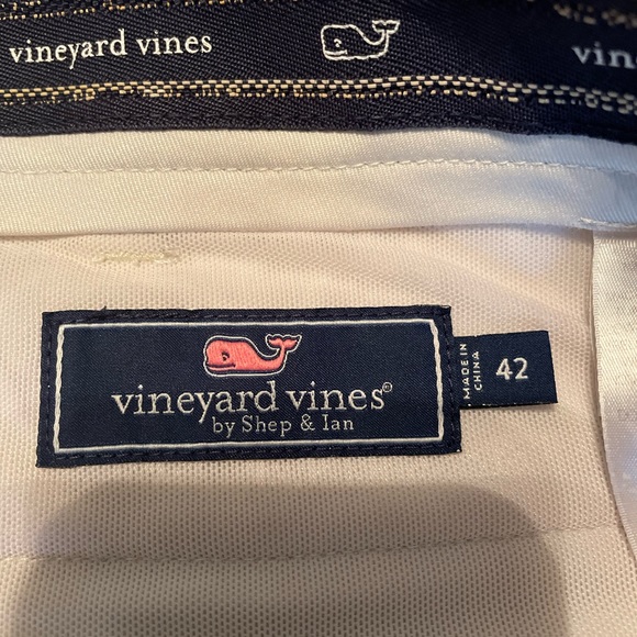 Vineyard Vines Links Shorts-42 - Picture 2 of 5